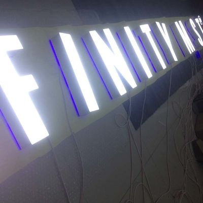 Ο τοίχος τοποθετεί 35mm τις ακρυλικές καταστημάτων μπροστινές επιστολές καναλιών LIT σημαδιών μπροστινές για τα καταστήματα